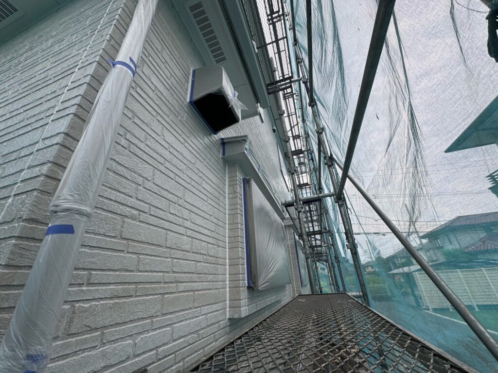 外壁下塗り（白色）<br />
※完了