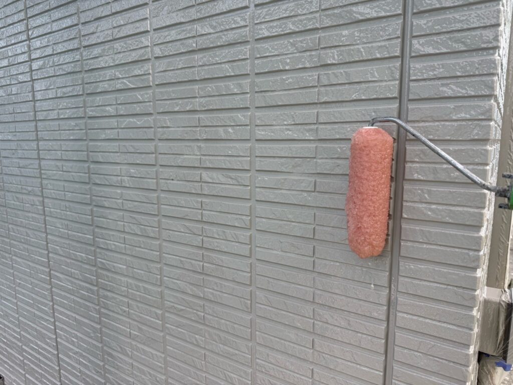 外壁1階部：上塗り<br />
※クリヤー仕上げ