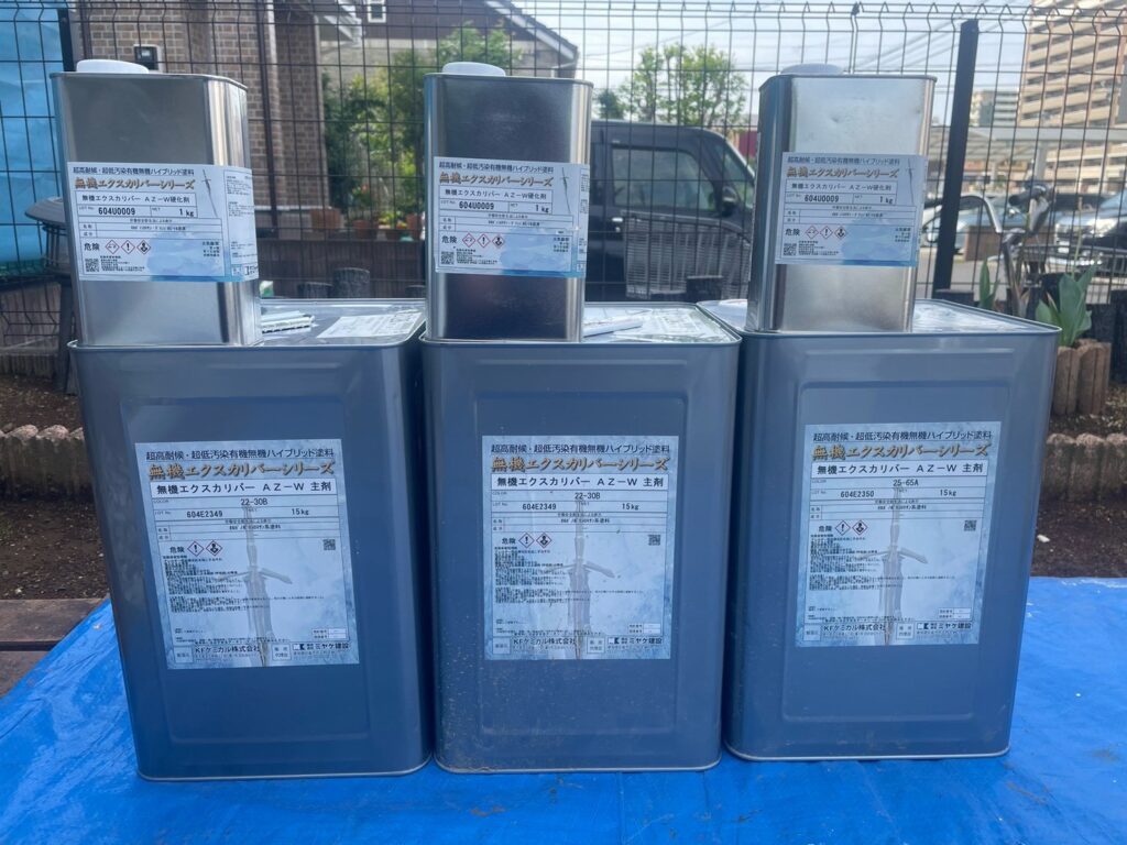 使用材料<br />
→外壁上塗り材料<br />
（水性2液最上級無機塗料）<br />
