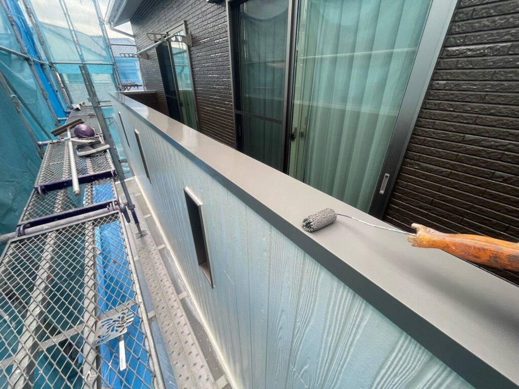 ベランダ笠木：上塗り