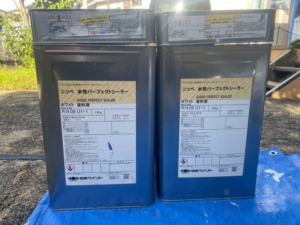 使用材料<br />
→外壁下塗り材料<br />
（水性2液難付着シーラーを使用しました。）