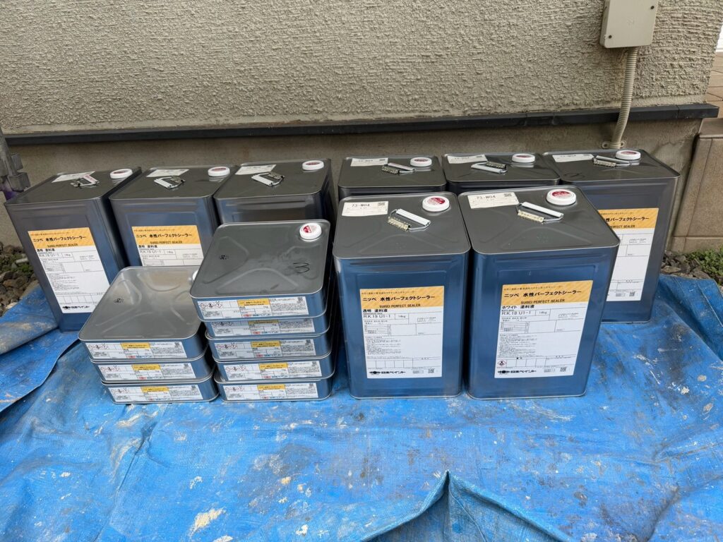 使用材料<br />
→外壁下塗り1回目材料（透明）<br />
→外壁下塗り２回目材料（白）