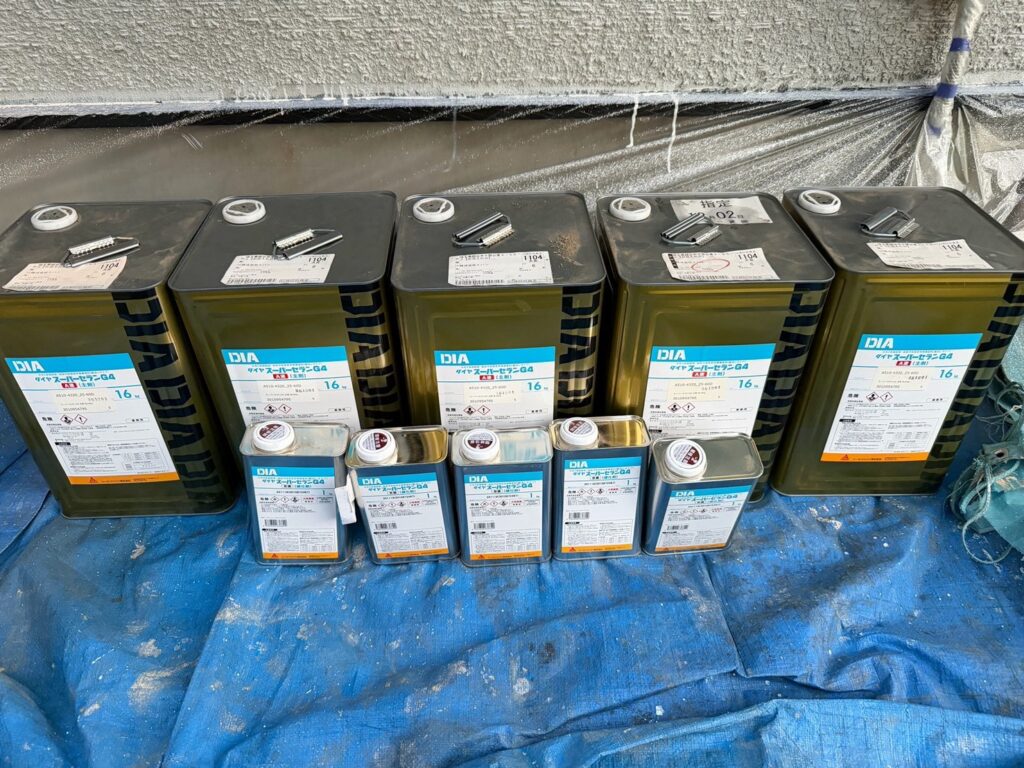 使用材料<br />
→外壁上塗り材料<br />
（超低汚染、水性2液無機塗料）
