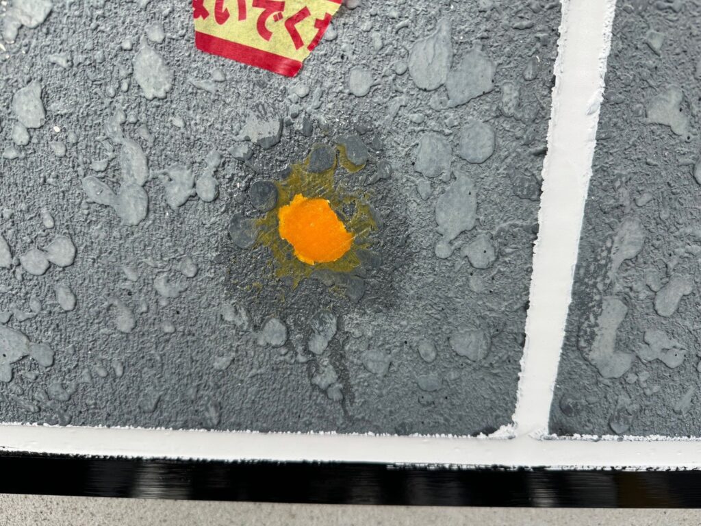 外壁：下地補修（完了）<br />
（ドライフレックスという弾性エポキシ補修材を使用しました。）
