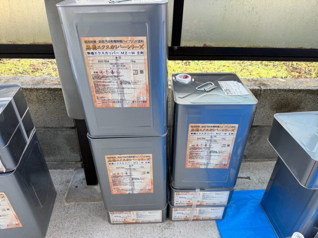 使用材料<br />
→外壁上塗り材料<br />
（水性2液最上級無機塗料）<br />
